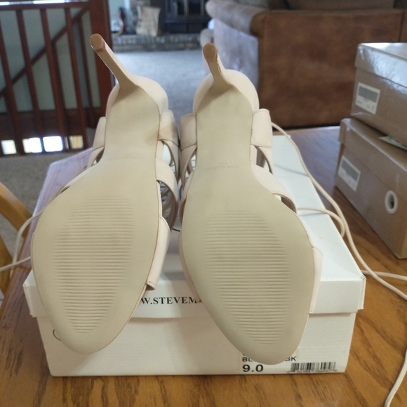 Steve Madden - Picture 7 of 7